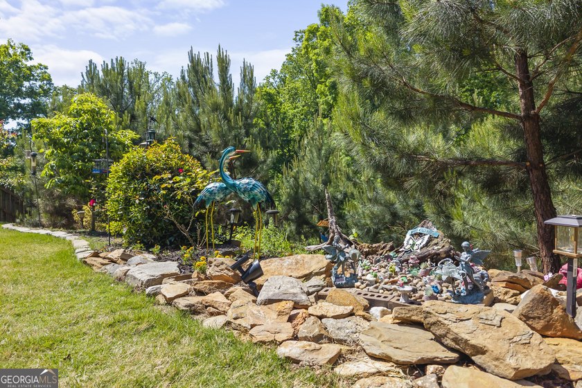 Beautifully maintained and showing like new, this 5 bedroom, 3 - photo 50
