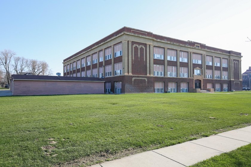 A rare investment opportunity in the heart of Luverne! City - photo 4