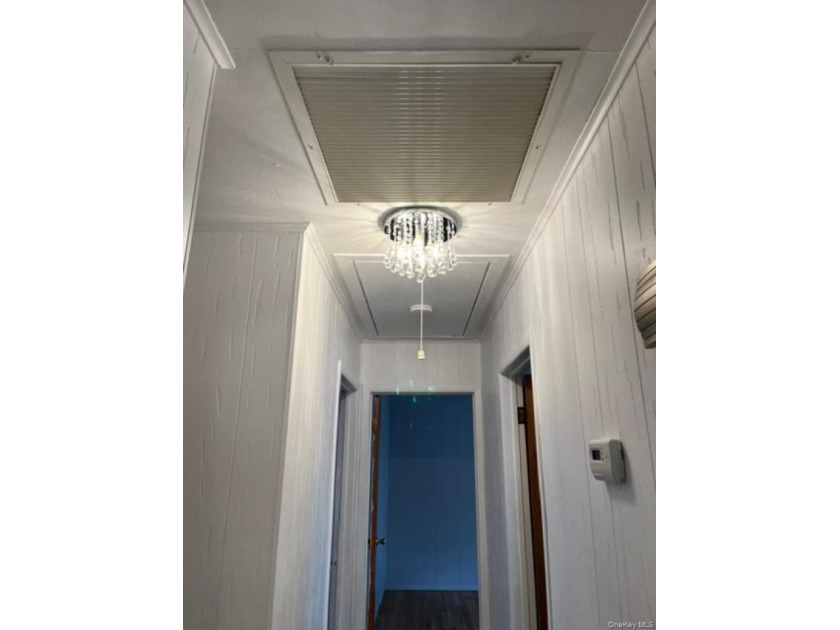 4 bedroom, 2 bath East Rockaway Recently Renovated High Ranch - photo 9
