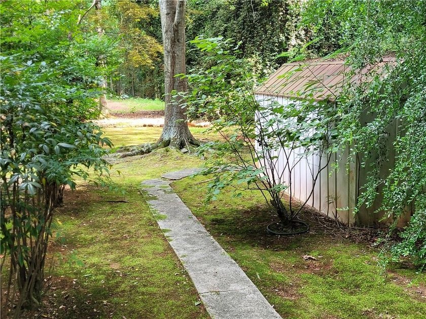 This beautiful quant weekend getaway or primary resident is a 3 - photo 10
