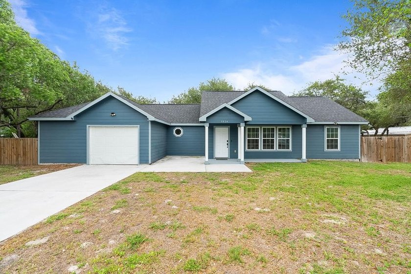 Welcome to your peaceful retreat in Rockport! This 2019-built - photo 23