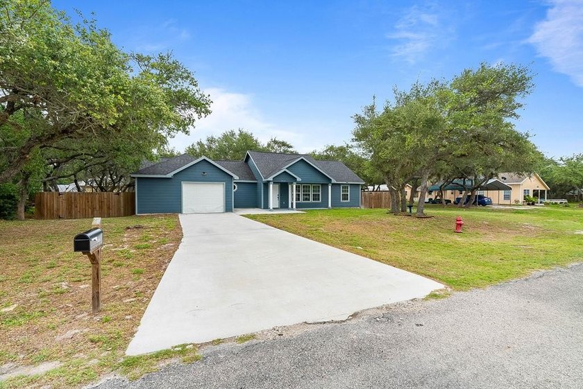 Welcome to your peaceful retreat in Rockport! This 2019-built - photo 25