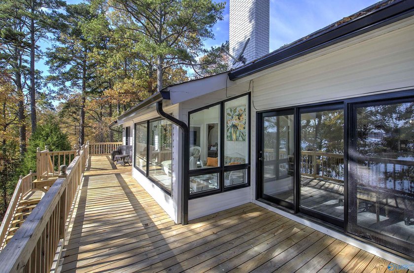 Weiss Lake Deep Water Retreat - Furnished | 2 Boat Slips | - photo 2