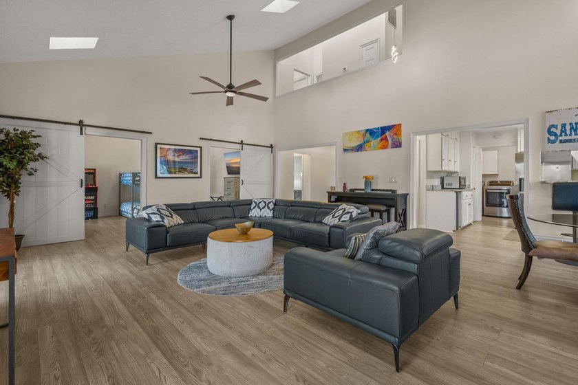Southern charm by the coast! Welcome to Arcadian Shores, a - photo 5