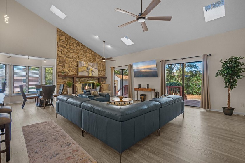 Southern charm by the coast! Welcome to Arcadian Shores, a - photo 6