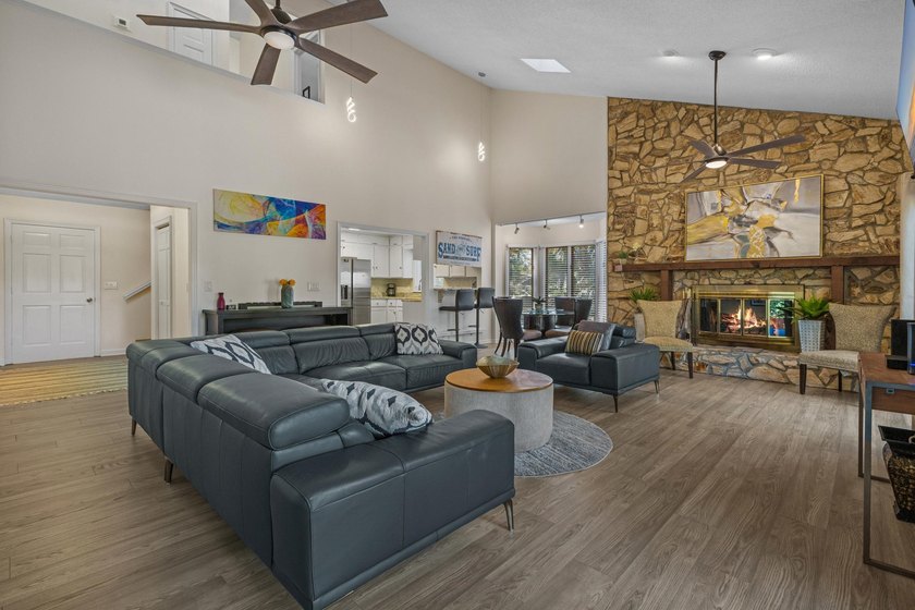 Southern charm by the coast! Welcome to Arcadian Shores, a - photo 7