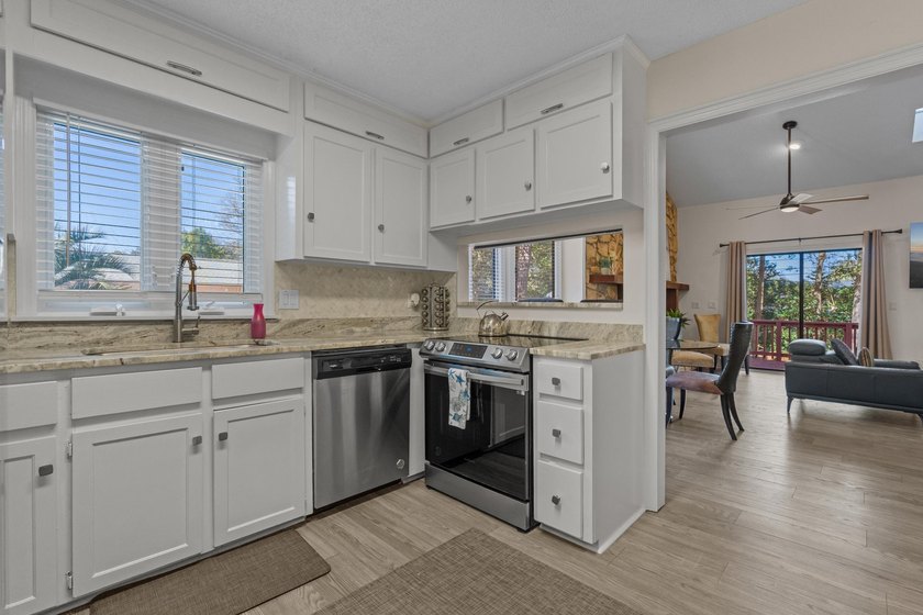 Southern charm by the coast! Welcome to Arcadian Shores, a - photo 10