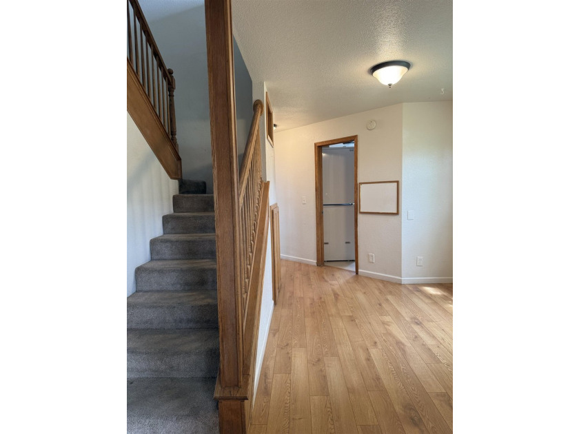 Beautiful home on a spacious lot in Westwood! This 4-bedroom, 2 - photo 14