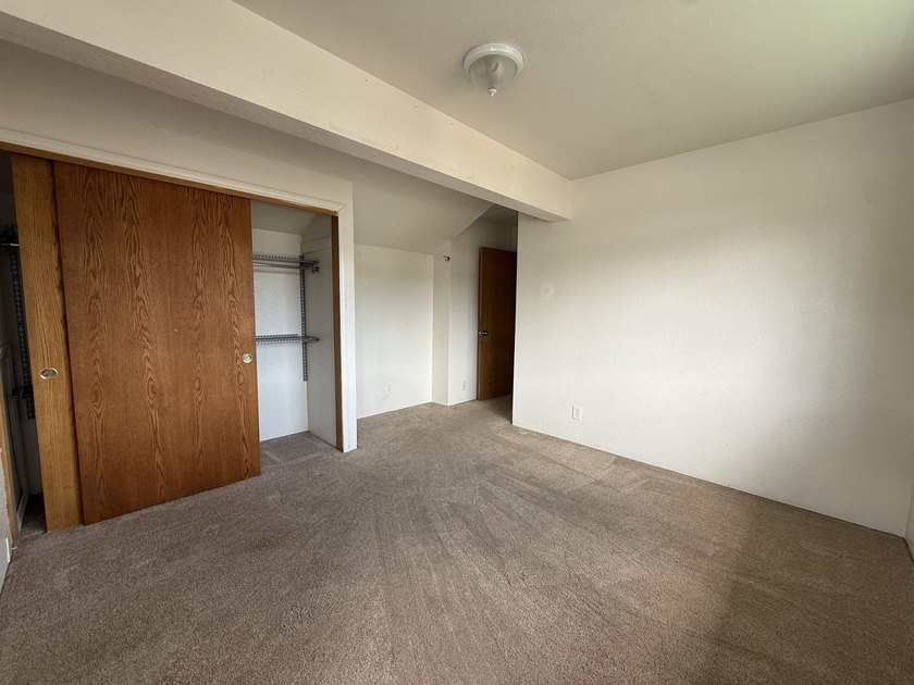Beautiful home on a spacious lot in Westwood! This 4-bedroom, 2 - photo 20