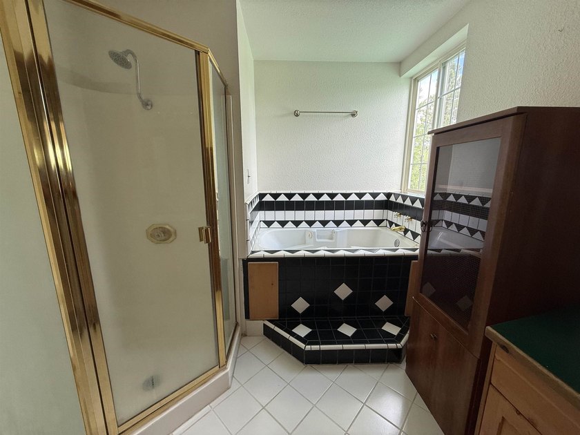 Beautiful home on a spacious lot in Westwood! This 4-bedroom, 2 - photo 27