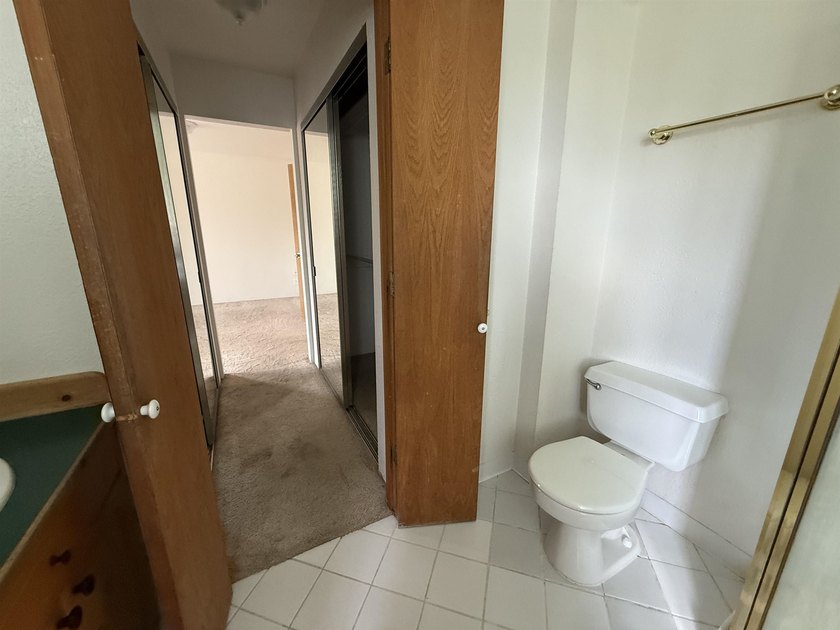Beautiful home on a spacious lot in Westwood! This 4-bedroom, 2 - photo 29