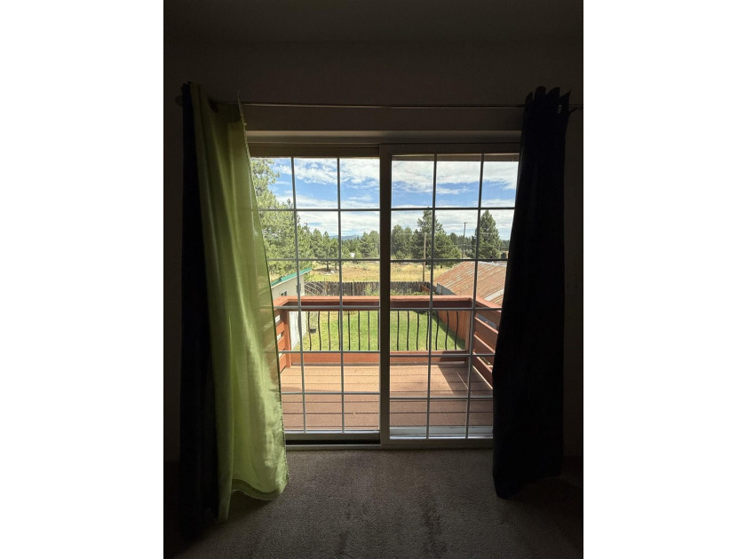 Beautiful home on a spacious lot in Westwood! This 4-bedroom, 2 - photo 31