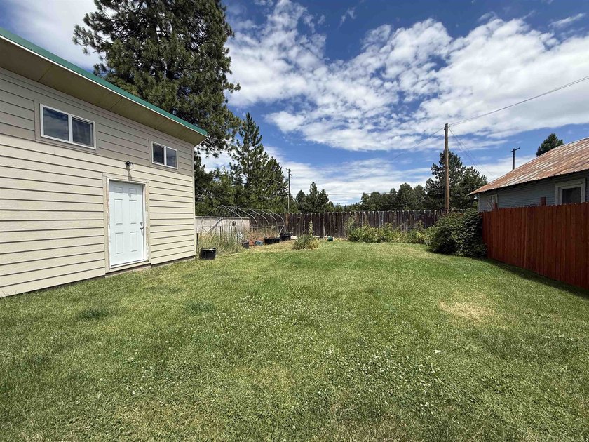 Beautiful home on a spacious lot in Westwood! This 4-bedroom, 2 - photo 33