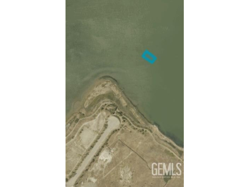 Rare opportunity to acquire 14 contiguous waterfront parcels - photo 4