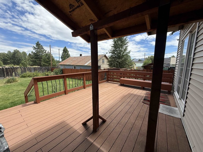 Beautiful home on a spacious lot in Westwood! This 4-bedroom, 2 - photo 36