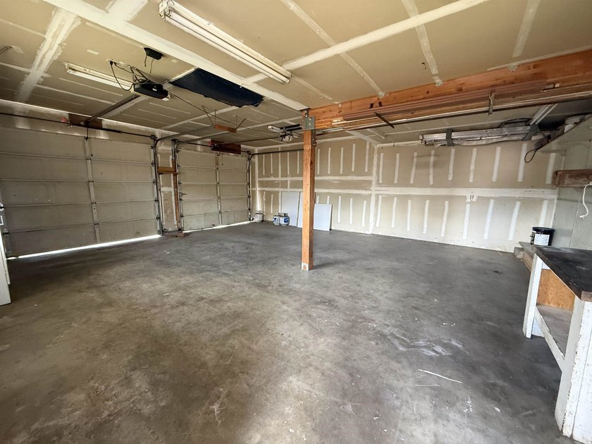 Beautiful home on a spacious lot in Westwood! This 4-bedroom, 2 - photo 37