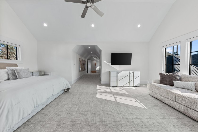 A NEWER CUSTOM LAKEFRONT ESTATE DEFINED BY EXCEPTIONAL - photo 38