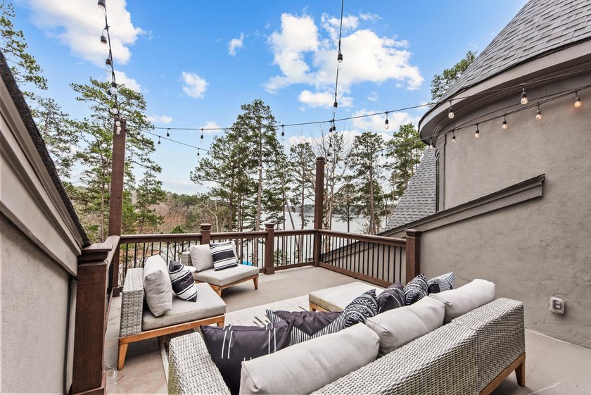 A NEWER CUSTOM LAKEFRONT ESTATE DEFINED BY EXCEPTIONAL - photo 46