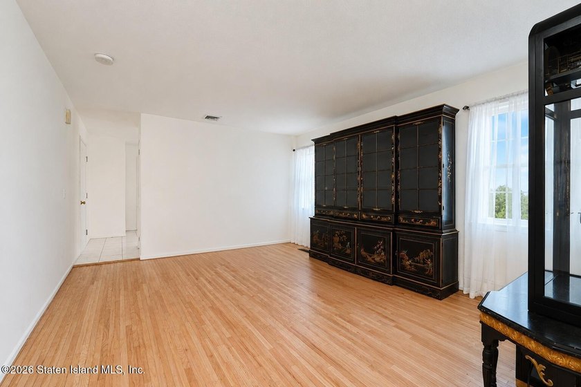 This must-see home is located in the desirable Rossville - photo 8