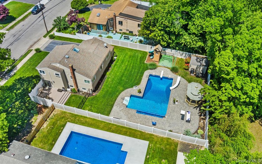 Welcome home to 939 Manor Lane in Bay Shore. This meticulously - photo 6