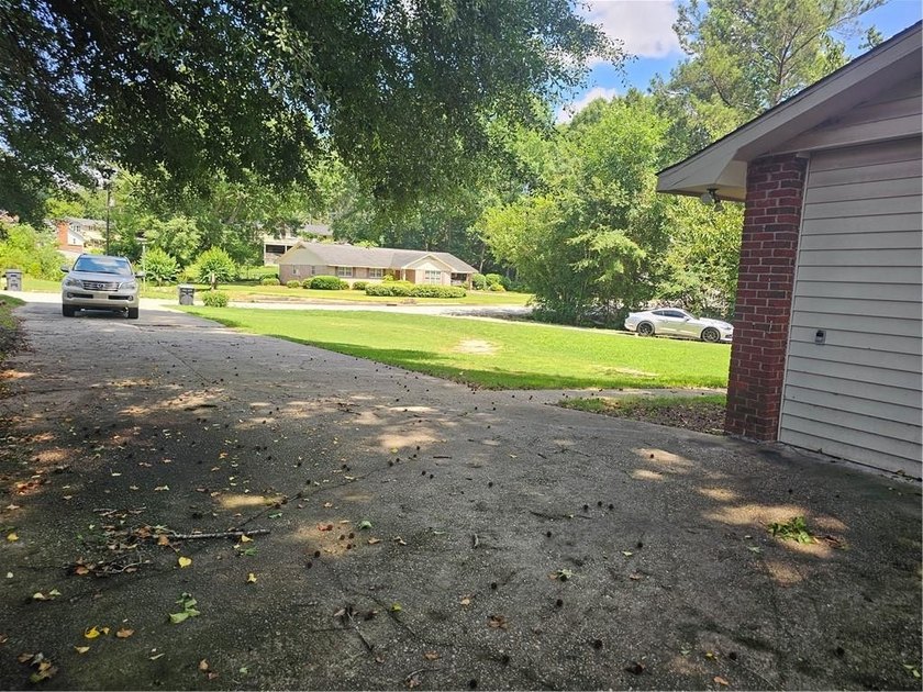 Great Location. 4 bedroom, 3 full bathroom homes is in need of - photo 2