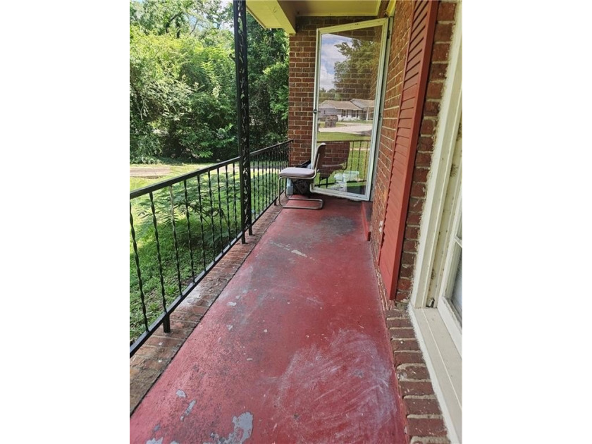 Great Location. 4 bedroom, 3 full bathroom homes is in need of - photo 3