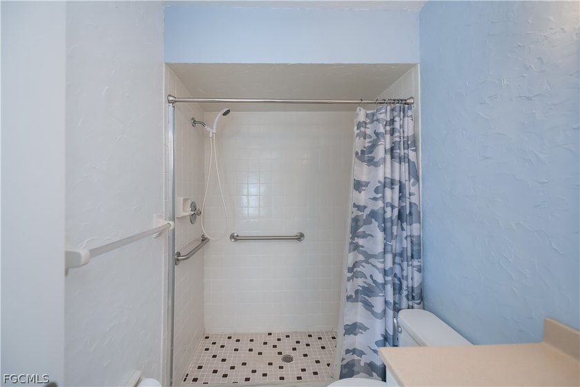 PRICED TO SELL QUICKLY | LOW HOA | NO SPECIAL ASSESSMENTS | - photo 22