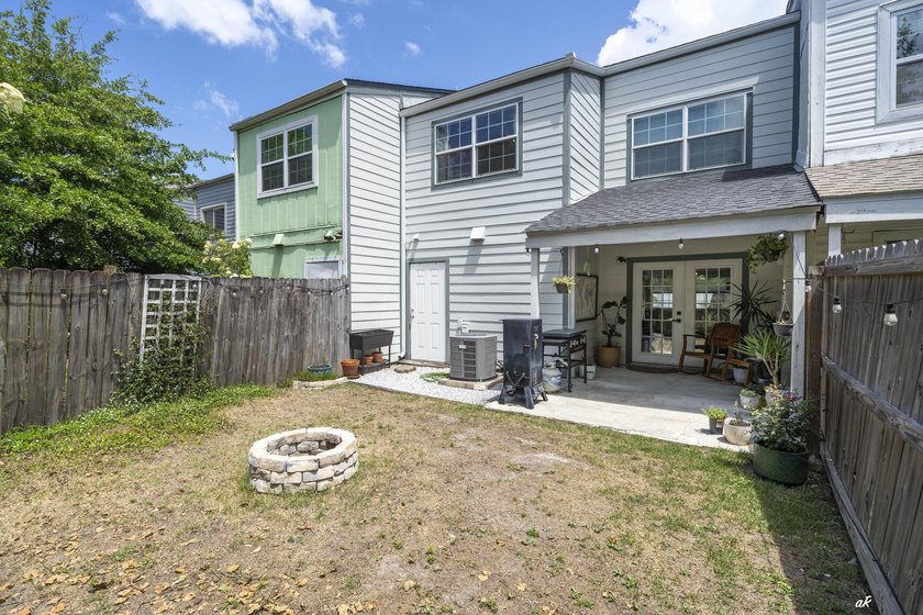 Welcome to 545 Palermo! This charming 3-bedroom, 2.5-bath - photo 5