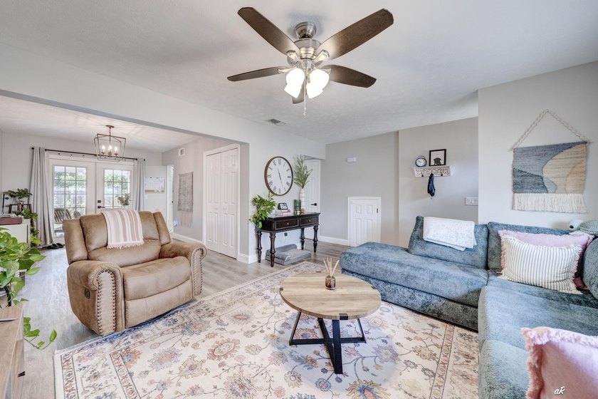 Welcome to 545 Palermo! This charming 3-bedroom, 2.5-bath - photo 6