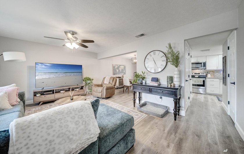 Welcome to 545 Palermo! This charming 3-bedroom, 2.5-bath - photo 8