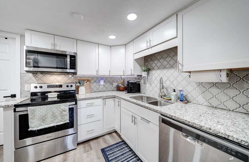 Welcome to 545 Palermo! This charming 3-bedroom, 2.5-bath - photo 9