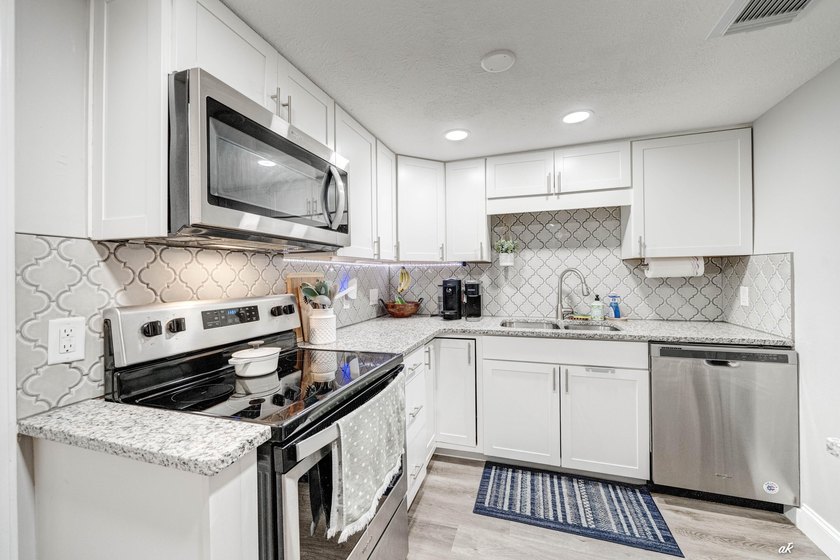 Welcome to 545 Palermo! This charming 3-bedroom, 2.5-bath - photo 10