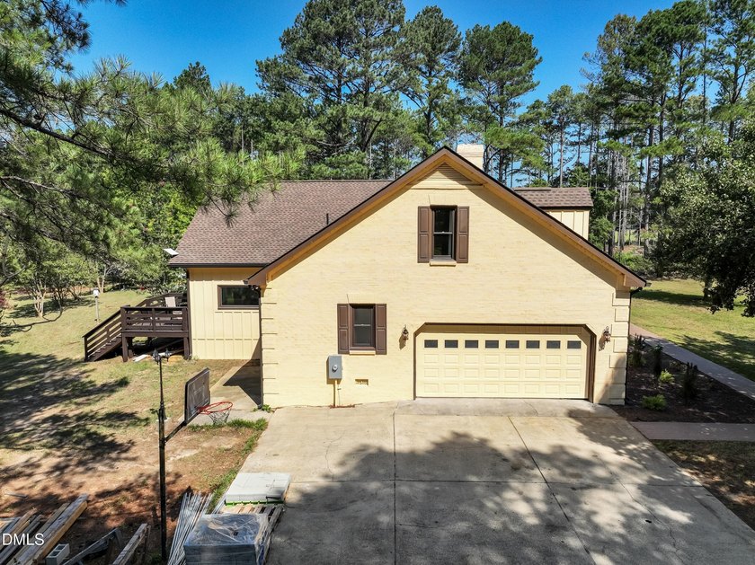 Discover this extensively renovated custom home, perfectly - photo 18