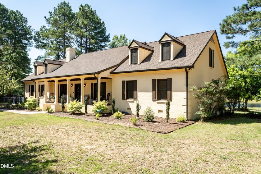 Discover this extensively renovated custom home, perfectly - photo 20