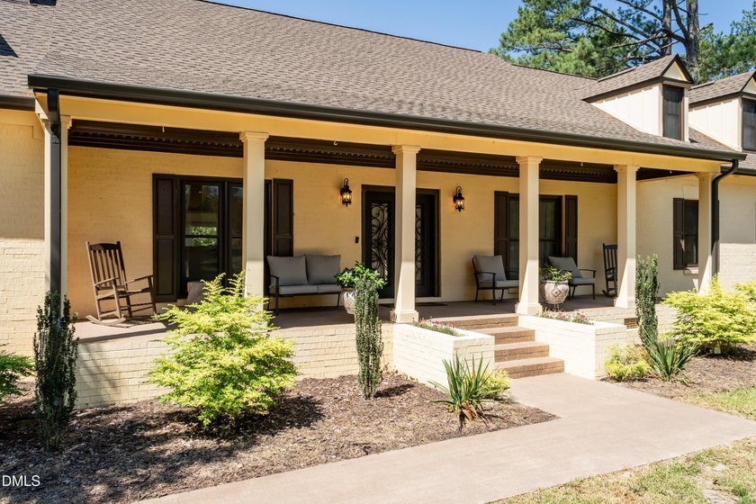 Discover this extensively renovated custom home, perfectly - photo 23
