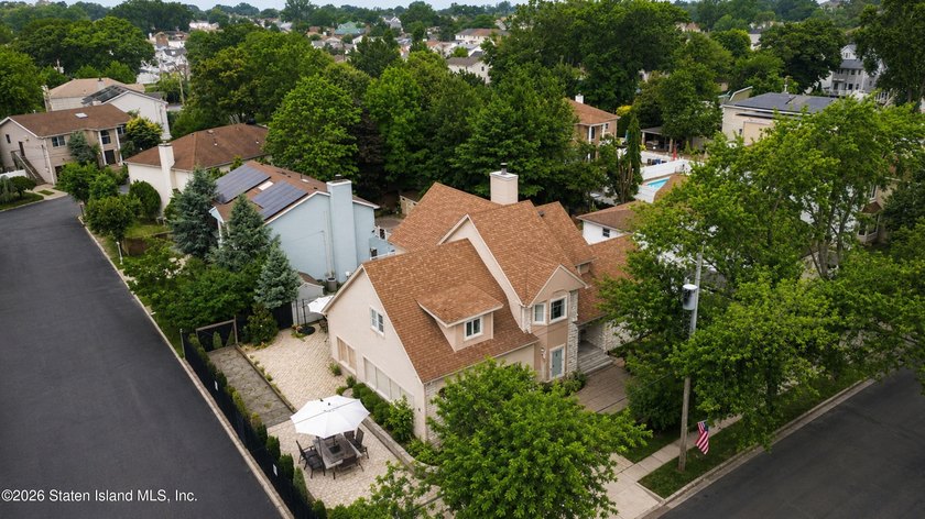 Looking for a fully custom, beautifully updated home in - photo 7