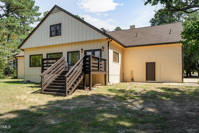 Discover this extensively renovated custom home, perfectly - photo 34