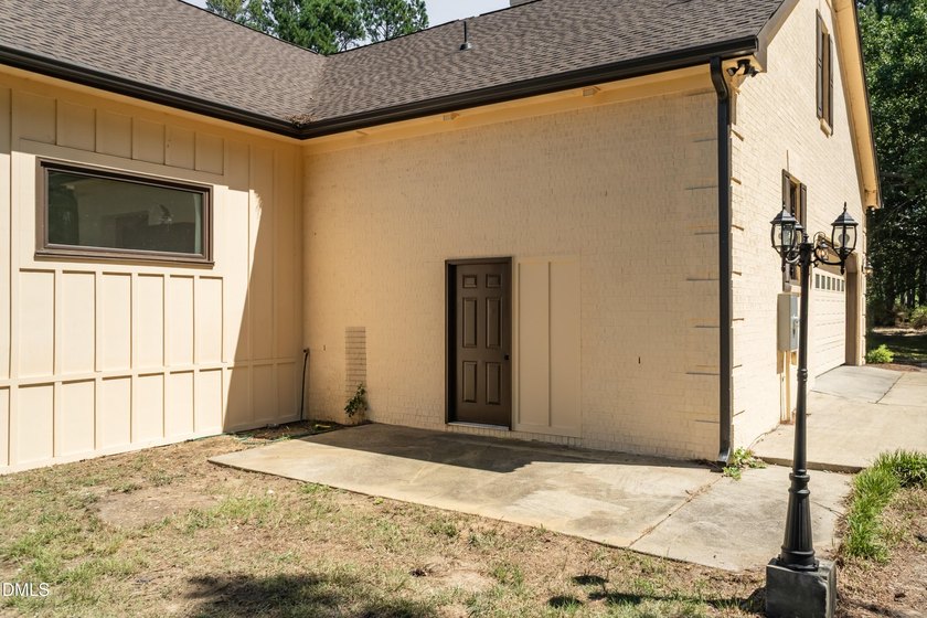 Discover this extensively renovated custom home, perfectly - photo 36