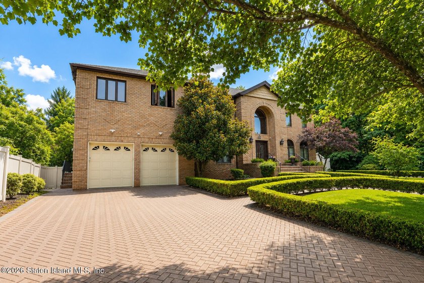Beautiful and well maintained two family CHC in the heart of SE - photo 3