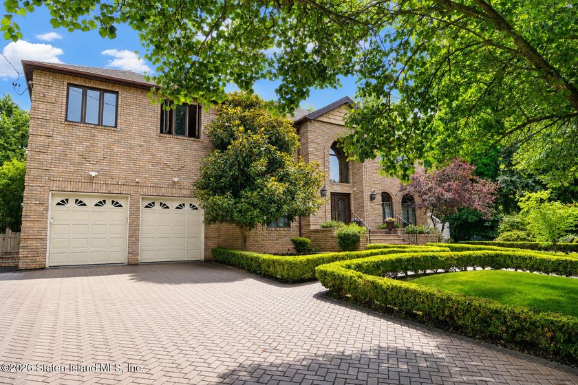 Beautiful and well maintained two family CHC in the heart of SE - photo 4