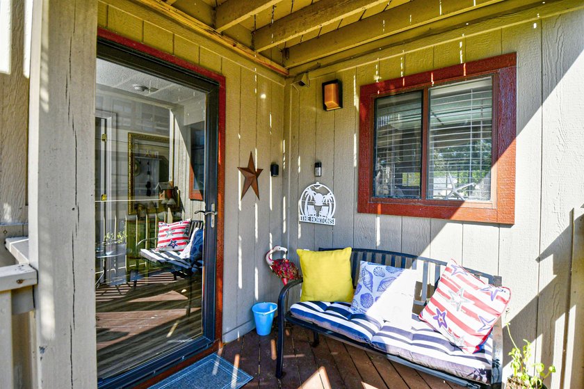 Welcome to your perfect coastal retreat in the highly - photo 6