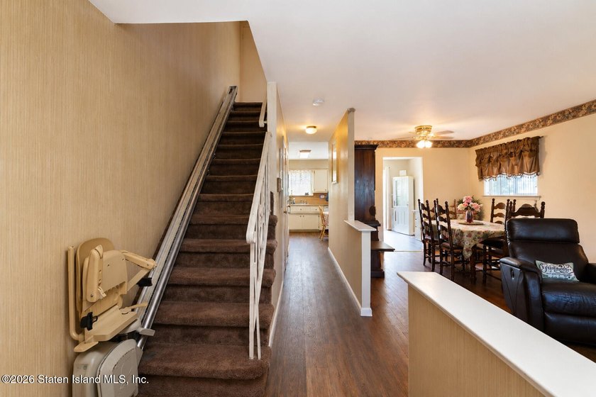 Welcome to 88 East Macon Avenue, a spacious 18-foot-wide - photo 4