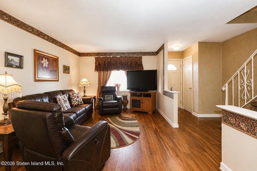 Welcome to 88 East Macon Avenue, a spacious 18-foot-wide - photo 6