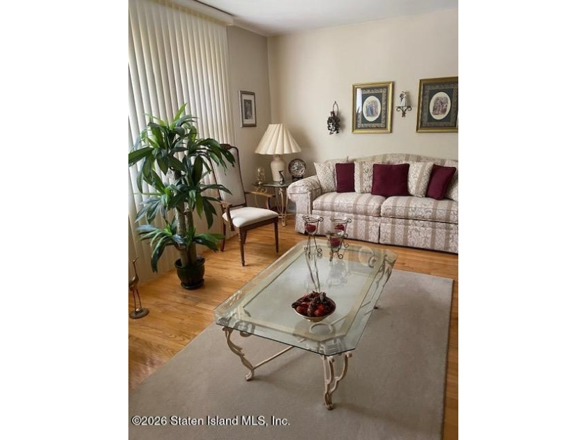 THIS TWO FAMILY HI-RANCH OFFERS A 3 BEDROOM MASTER PLUS A ONE - photo 4