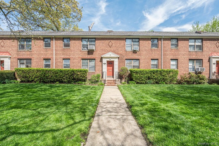 Experience top-floor privacy in this beautifully maintained - photo 12