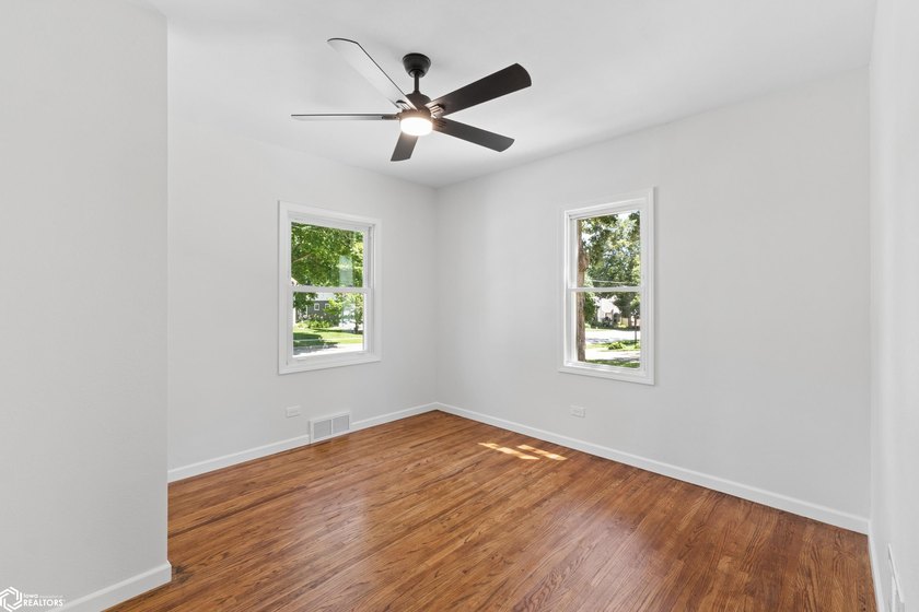 Beautifully remodeled and move-in ready, this charming home - photo 13
