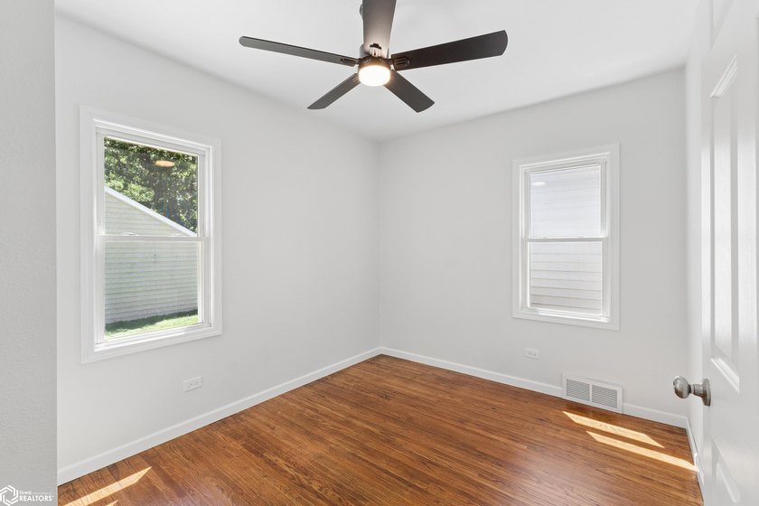 Beautifully remodeled and move-in ready, this charming home - photo 14