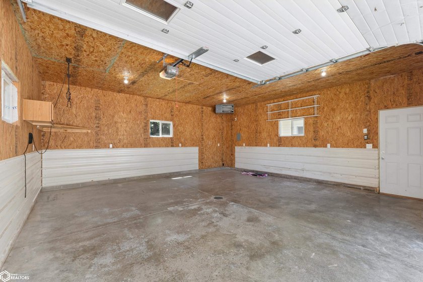 Beautifully remodeled and move-in ready, this charming home - photo 20