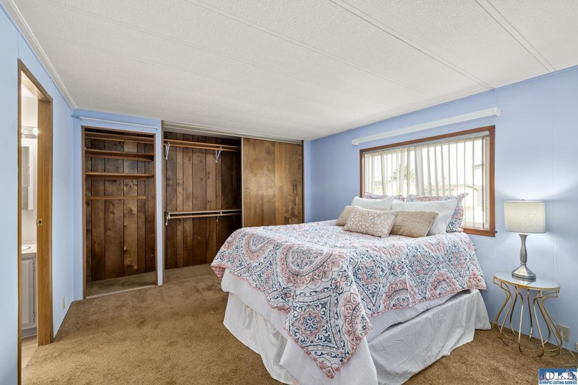 Gorgeous, panoramic mountain views from your living room in this - photo 21