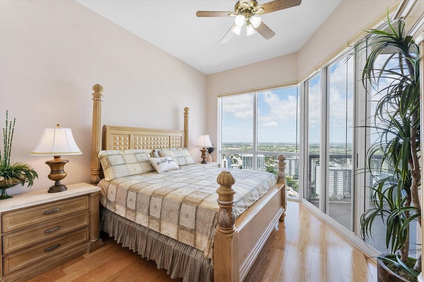 DIRECT OCEAN UPPER PENTHOUSE w/ 11 FOOT CEILINGS at L'Hermitage - photo 23